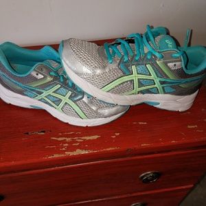 Asics Tennis shoes size 7